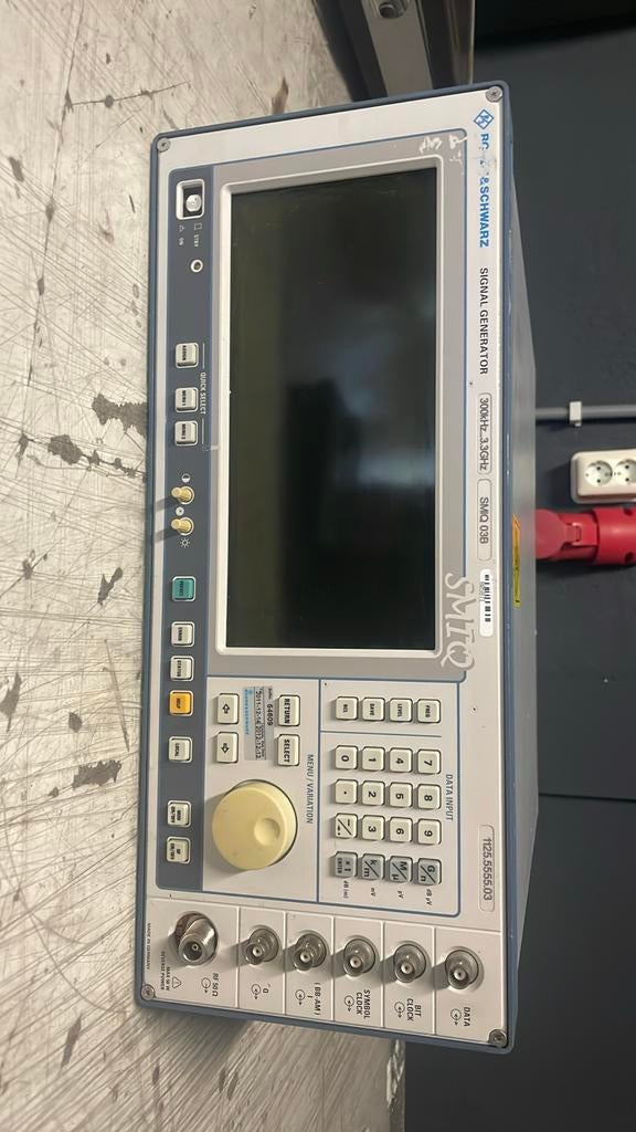 ROHDE&SCHWARZ signal generator 300khz 3.3Ghz smiq 03B 805871, Doe-het-zelf en Verbouw, Meetapparatuur, Ophalen of Verzenden, Gebruikt