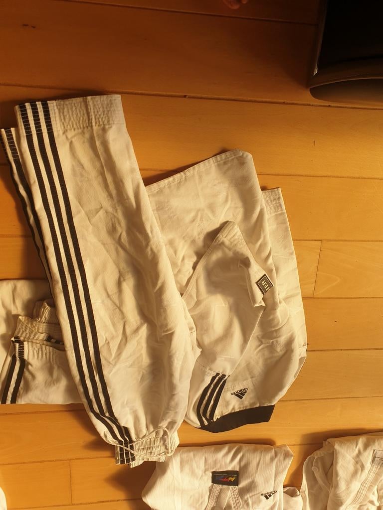 Taekwondo pak 140cm, Sport en Fitness, Vechtsporten en Zelfverdediging, Maat XS of kleiner, Ophalen of Verzenden, Taekwondo