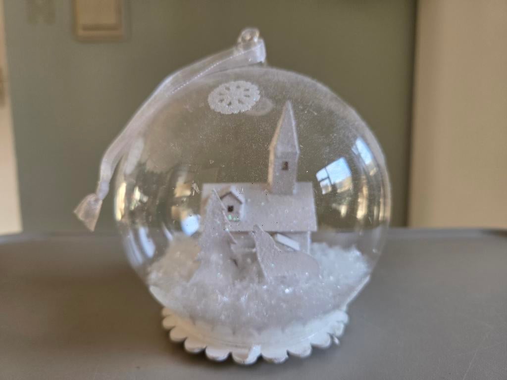 Glazen Kerstbal met Kerkje, Overige materialen, Verzenden, Wit, Zo goed als nieuw