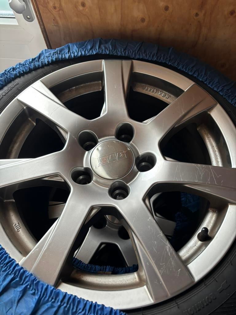 Winterbanden met velgen, gebruikt voor BMW1 serie., Ophalen, Gebruikt, BMW