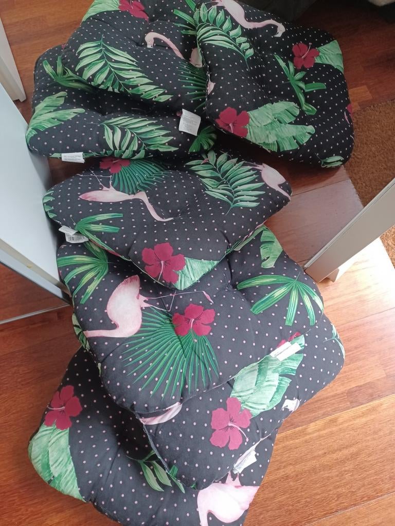 7 Zwarte kussens met flamingo's en bladeren, Tuin en Terras, Tuinmeubel-accessoires, Ophalen of Verzenden, Zo goed als nieuw