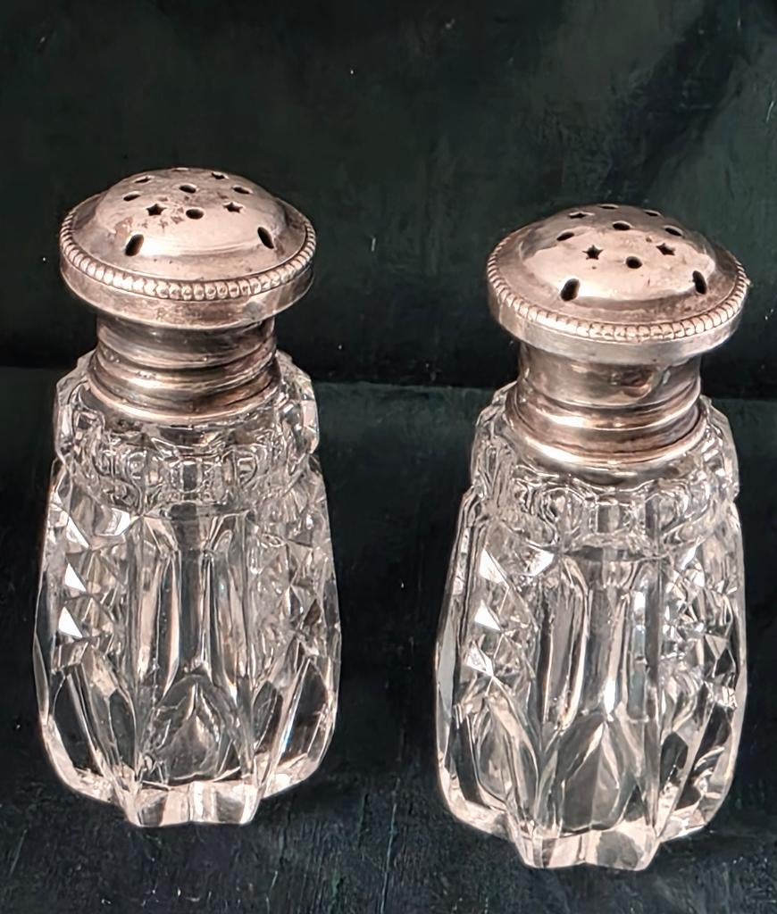 Kristallen zout en peper vaatjes met zilveren top, Antiek en Kunst, Ophalen of Verzenden, Zilver
