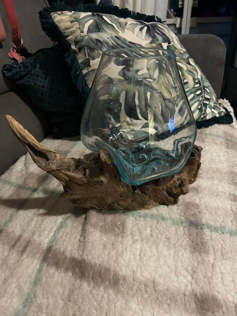 Glazen vaas op hout, Blauw, Ophalen of Verzenden, Minder dan 50 cm, Glas