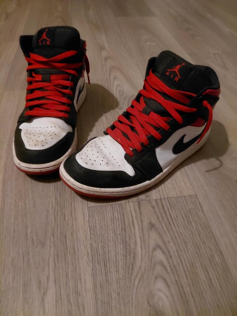 Jordan 1 mid gym red black toe, Kleding | Heren, Schoenen, Ophalen of Verzenden, Zo goed als nieuw, Overige kleuren