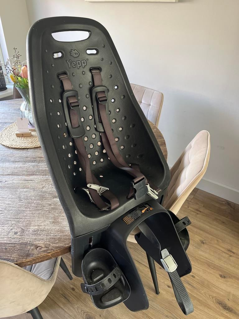 Thule Yepp Maxi EF Achterzitje - Zo goed als nieuw, Fietsen en Brommers, Fietsaccessoires | Fietsstoeltjes, Ophalen, Zo goed als nieuw
