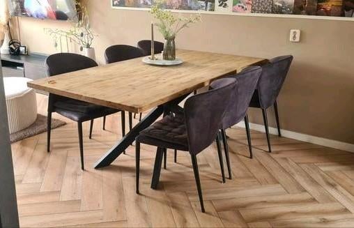 Robuuste tafel met zwart stalen matrix poot, 100 tot 150 cm, Zo goed als nieuw, Vijf personen of meer, 150 tot 200 cm