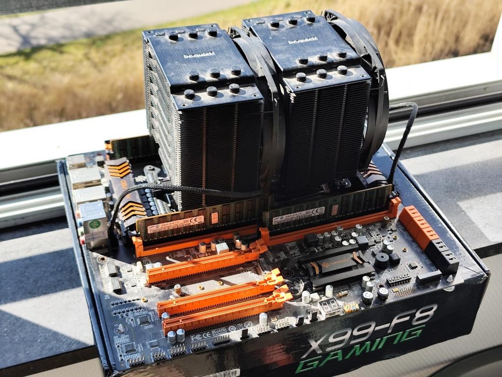 HUANANZHI X99 F8D with coolers, Computers en Software, Moederborden, Ophalen, DDR4, Zo goed als nieuw, E-ATX