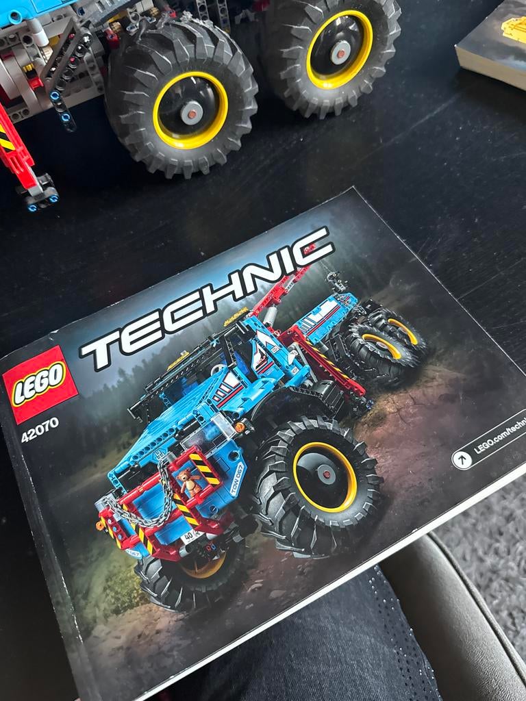 Lego Technic 42070 6x6 All Terrain Sleepwagen met Afstandsbe, Kinderen en Baby's, Speelgoed | Duplo en Lego, Ophalen of Verzenden