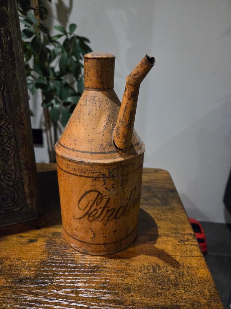 Vintage voorraadblik en petroleum schenkertje, Ophalen