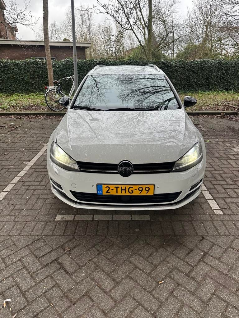 Volkswagen Golf 1.4 TSI 90KW Variant DSG 2014 Wit, Auto's, 680 kg, 4 cilinders, Wit, Origineel Nederlands