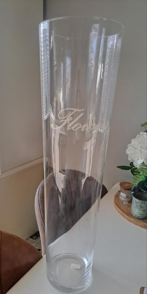 Hoge glazen vaas 70 cm met 'Flowers' tekst, Ophalen, Overige kleuren, Glas, 50 tot 75 cm
