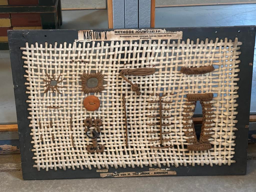 Antiek lesmateriaal, Ophalen