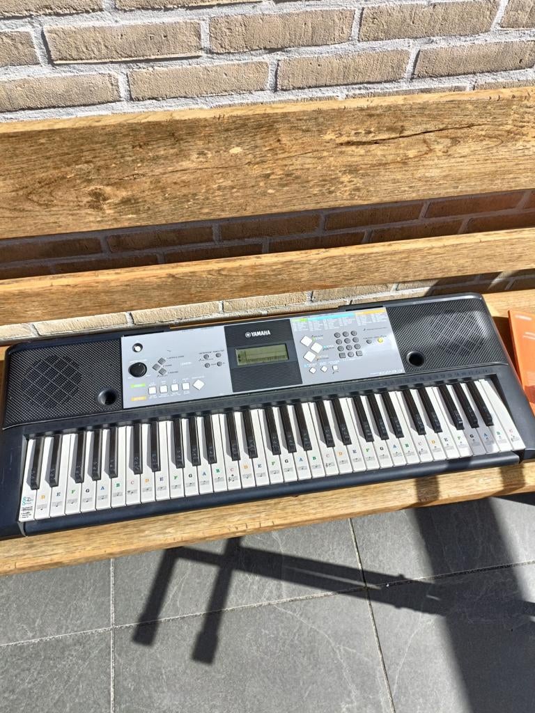 Yamaha YPT-230 keyboard met adapter, en standaard, Muziek en Instrumenten, Keyboards, Ophalen, Gebruikt, 61 toetsen, Yamaha