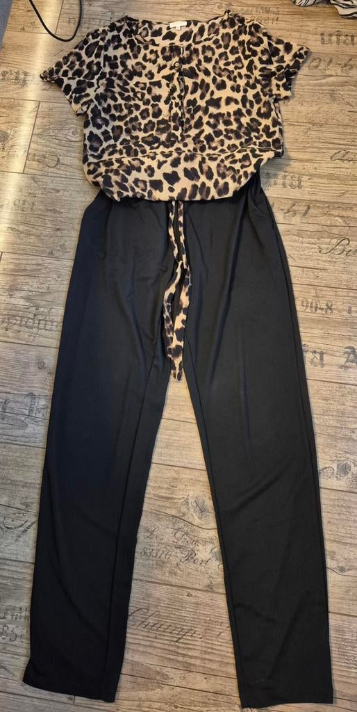 Jumpsuit met luipaardprint top en zwarte broek - Maat M, Kleding | Dames, Jumpsuits, Maat 38/40 (M), Zwart, Ophalen of Verzenden