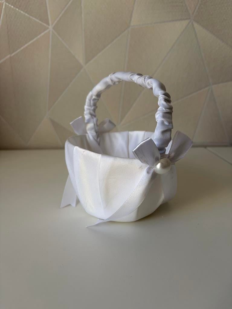 Bloemenmandje wit met parels, Ophalen, Gebruikt, Feestartikel, Geboorte of Huwelijk