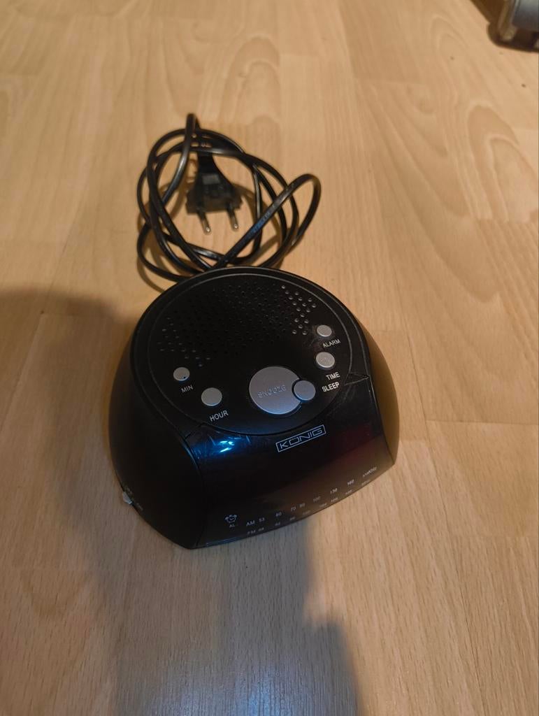 König Digitale Wekker met Radio - Vintage Stijl, Ophalen of Verzenden, Gebruikt, Digitaal