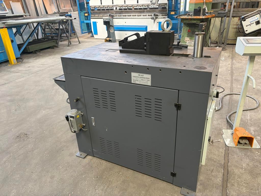 Horizontale buigmachine HB-40T, Ophalen