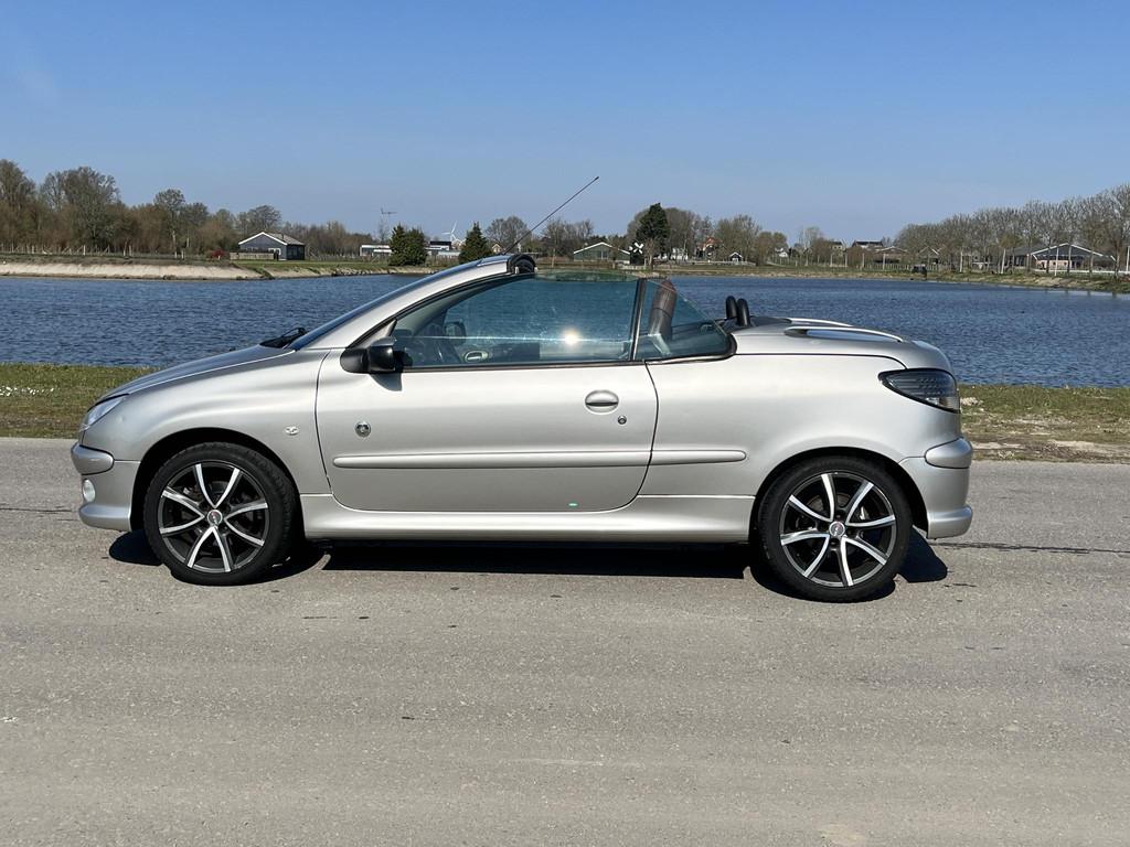 Peugeot 206 CC 1.6-16V Roland Garros Clima, radio, Voorwielaandrijving, Gebruikt, 4 cilinders, Cabriolet