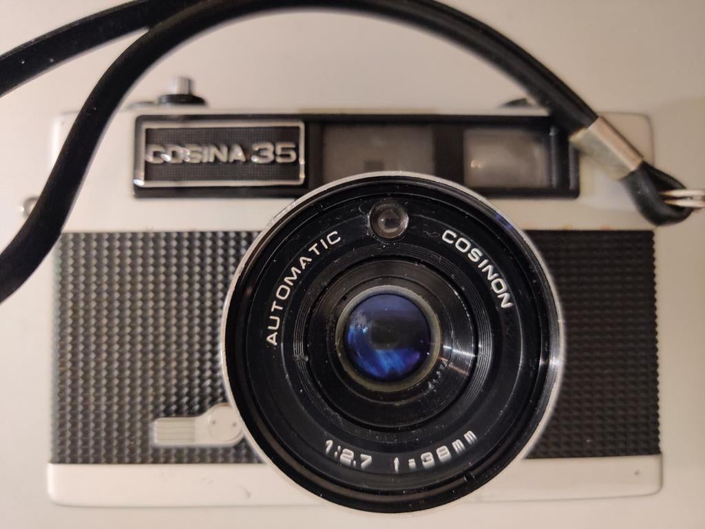 Vintage Cosina 35 analoge camera, Ophalen