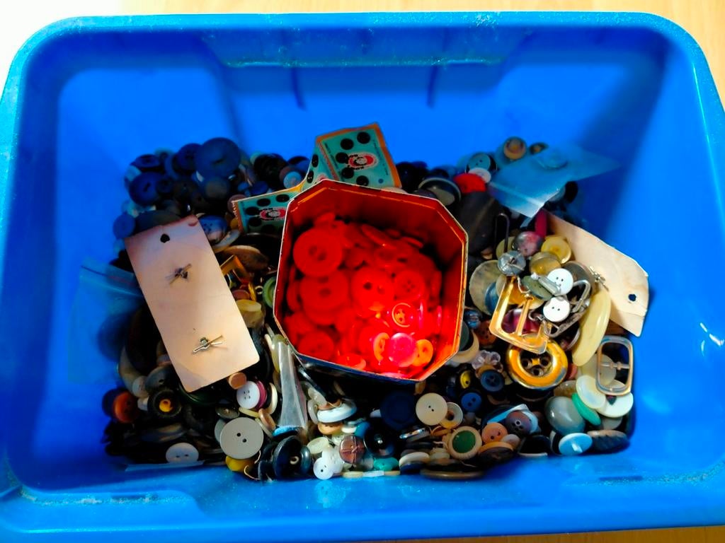 Diverse knopen.2,4 kilogram., Ophalen, Knoop of Knopen