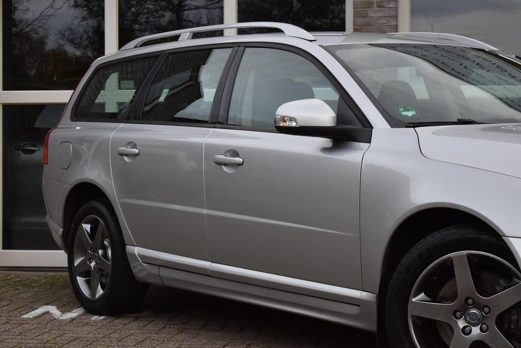 Volvo V70 2.5T Youngtimer Trekhaak Automaat Cruise Camera St, Zwart, 2521 cc, Navigatiesysteem, Euro 4