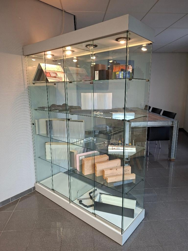 Vitrinekast 1400 x 460 x 1870mm, Ophalen, Met plank(en), Gebruikt, 100 tot 150 cm