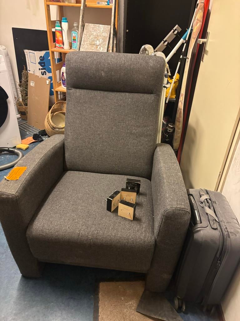 Comfortabele grijze stoel - zo goed als nieuw, Huis en Inrichting, Fauteuils, Ophalen, Zo goed als nieuw, Stof, 75 tot 100 cm