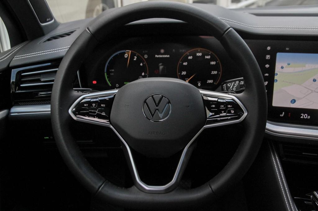 Volkswagen Touareg 3.0 TSi eHybrid 4M Elegance I Pano I ACC, Automaat, Gebruikt, 2995 cc, 3000 kg