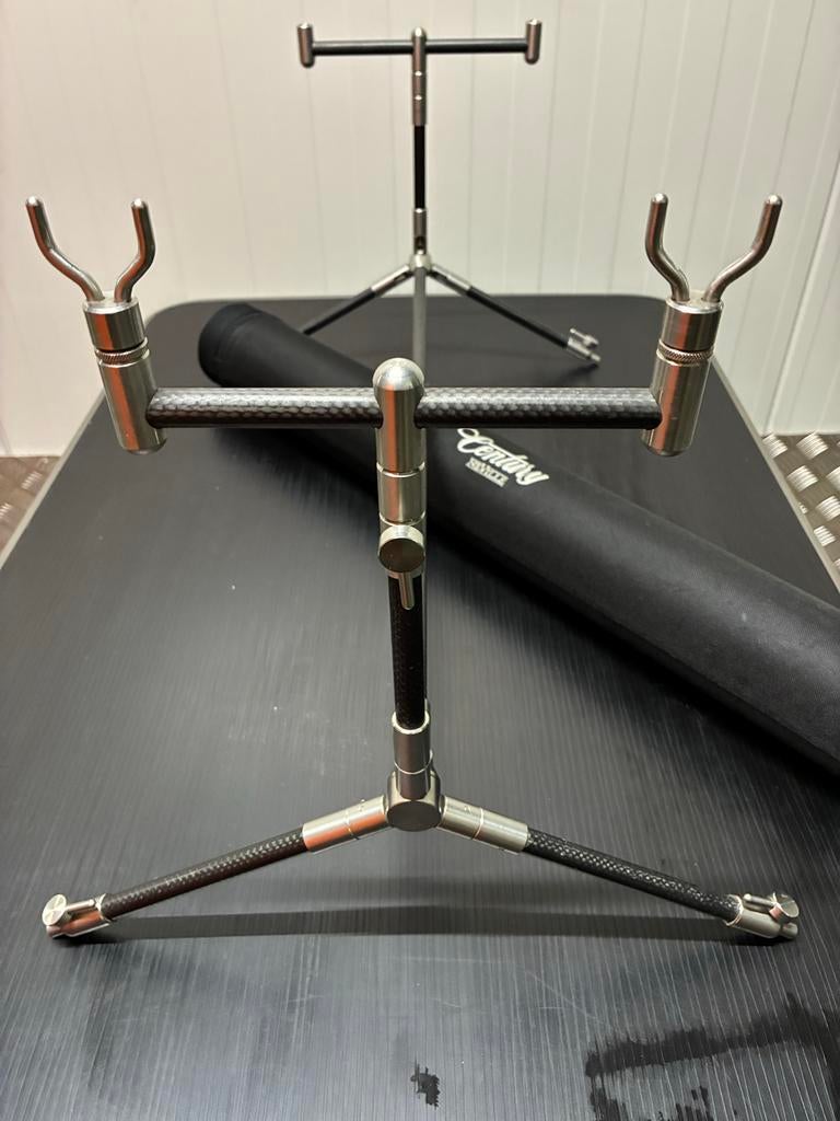 Century Neville Rod Pod Carbon RVS - Zo goed als nieuw, Watersport en Boten, Hengelsport | Karpervissen, Ophalen of Verzenden