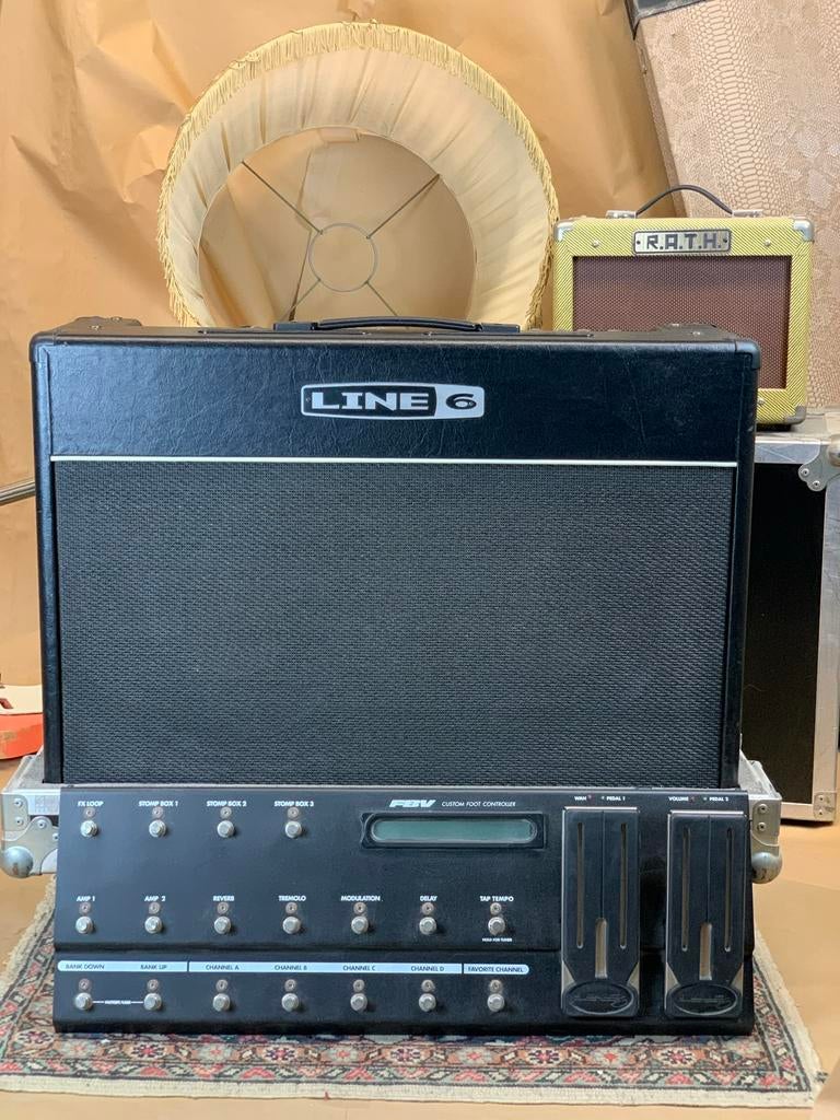 Line 6 vetta ii gitaar versterker + voetpedaal en flightcase, Ophalen, Zo goed als nieuw, 100 watt of meer