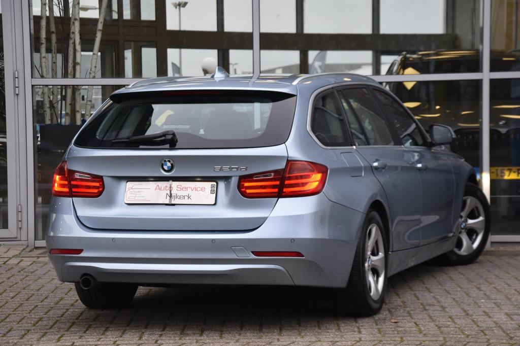 BMW 3-serie Touring 320d EfficientDynamics Edition Airco Nav, Euro 5, Zwart, 4 cilinders, Blauw