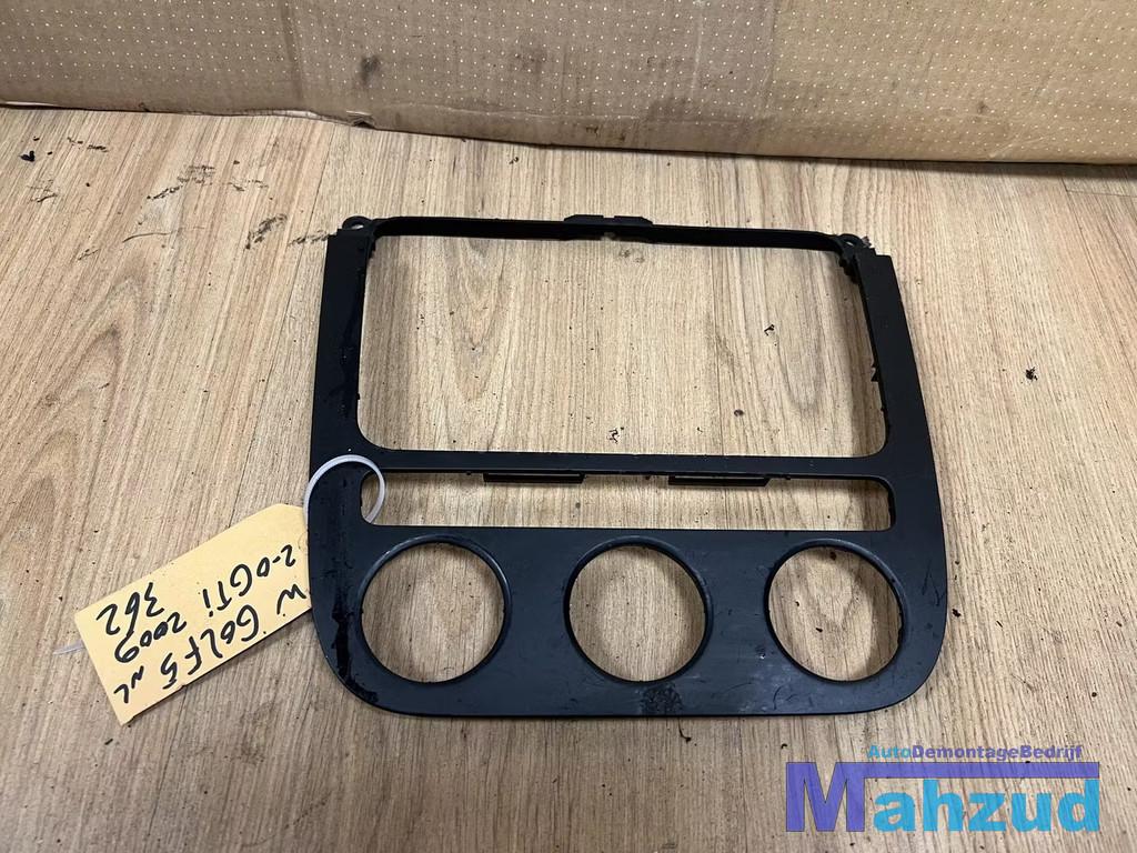 VW GOLF 5 Middenconsole radio frame 2003-2009, Gebruikt, Volkswagen, Volkswagen AG, Berliner Ring 2
38440  Wolfsburg, DE