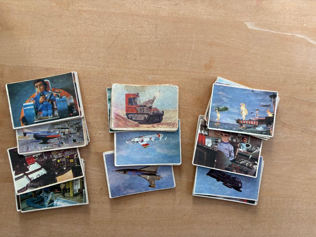 Thunderbirds plaatjes (1966) 51 x, Ophalen of Verzenden, Gebruikt, Meerdere plaatjes