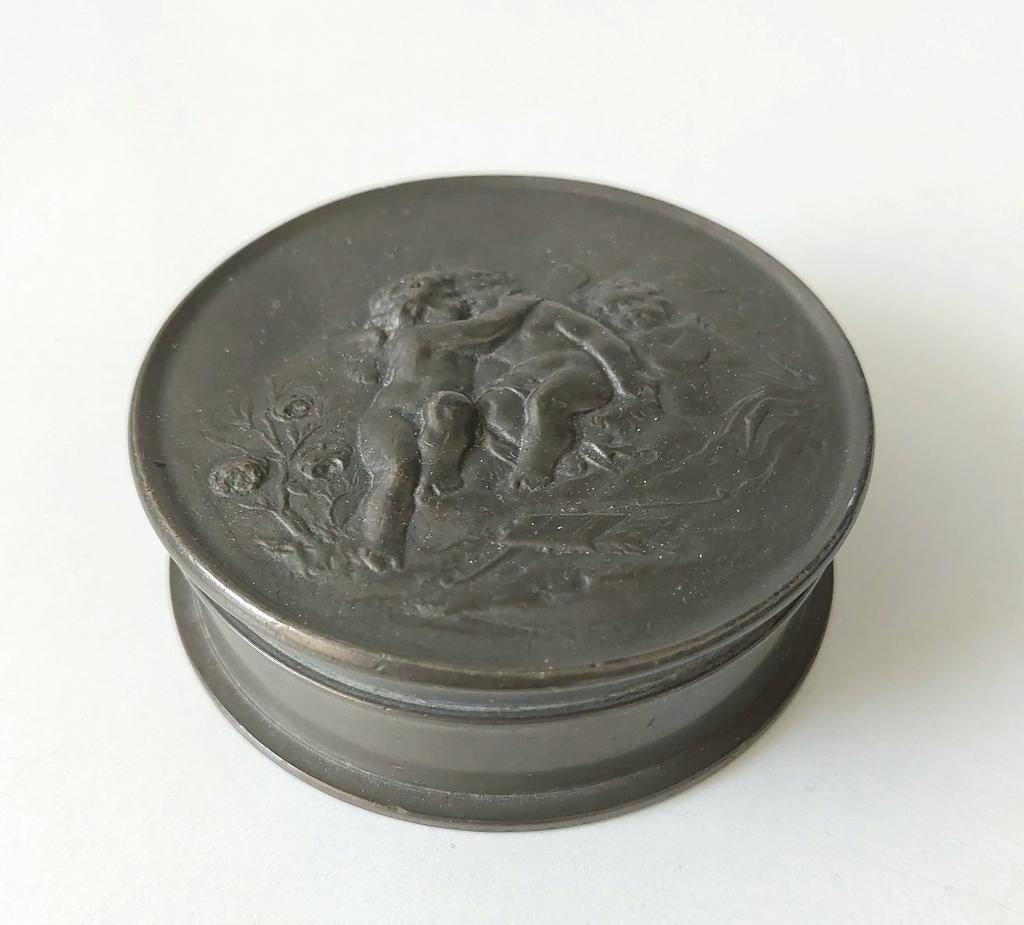 Antiek Tinnen Dekseldoosje met Putto Putti, Verzenden