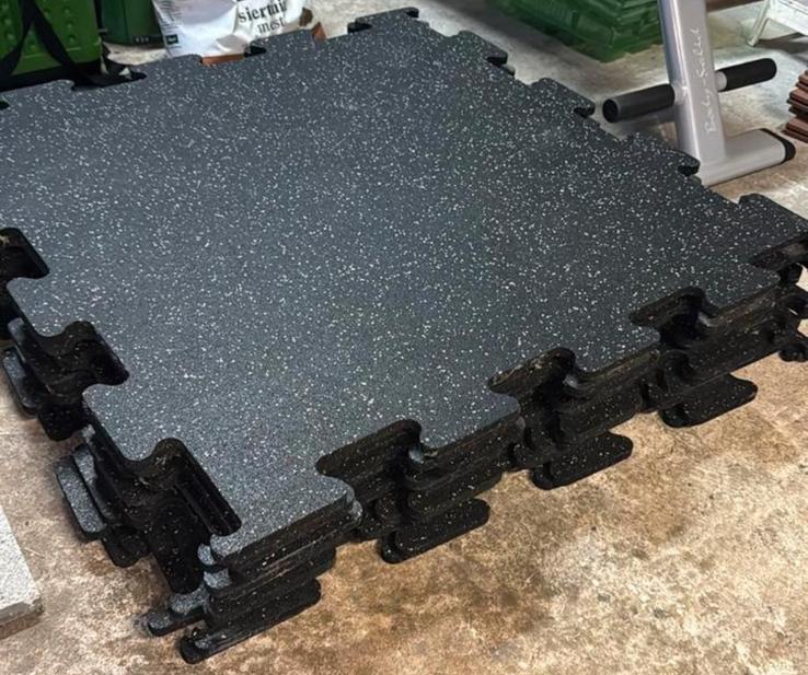 Stevige rubberen tegels/matten 100x100x2 13m2, Tuin en Terras, Tegels en Klinkers, Ophalen, Overige typen, Rubber, Zo goed als nieuw