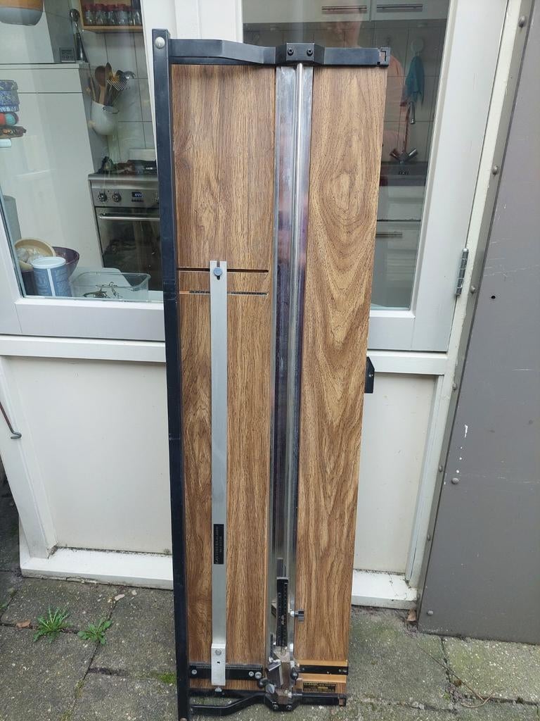 Passepartout snijder Carithers, Ophalen