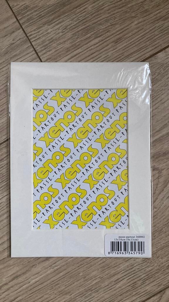 Passe-partout 2 stuks 13x18cm (9x13cm) gebroken wit. Nieuw, Overige materialen, Minder dan 50 cm, Nieuw, Ophalen of Verzenden