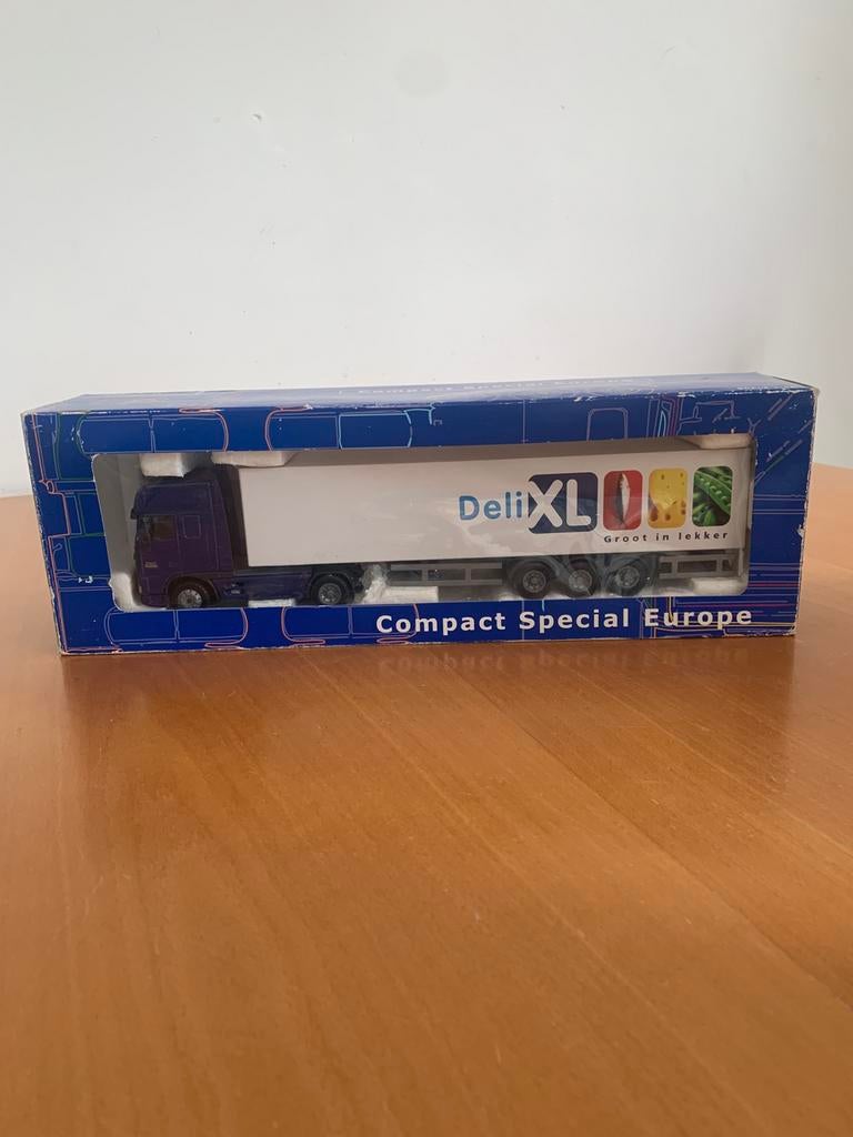 3 miniatuur vrachtwagens Daf Mercedes 1:50 in doos, Hobby en Vrije tijd, Modelauto's | 1:50, Nieuw, Bus of Vrachtwagen, Overige merken