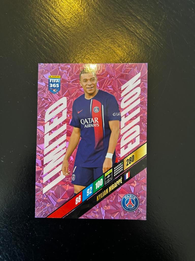 Panini 365 2024 - limited edition kylian mbappe xl card, Ophalen of Verzenden, Zo goed als nieuw