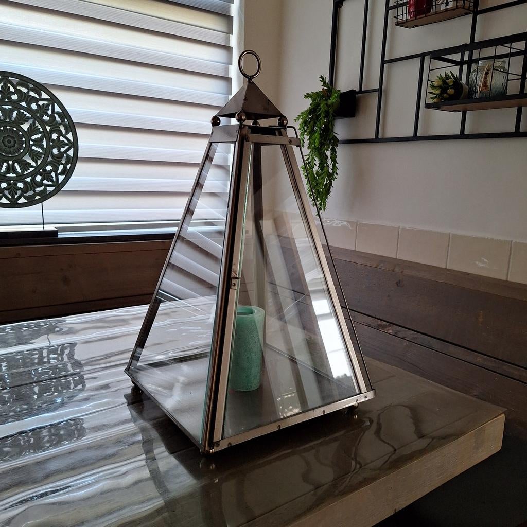 Windlicht van glas en ijzer, Ophalen