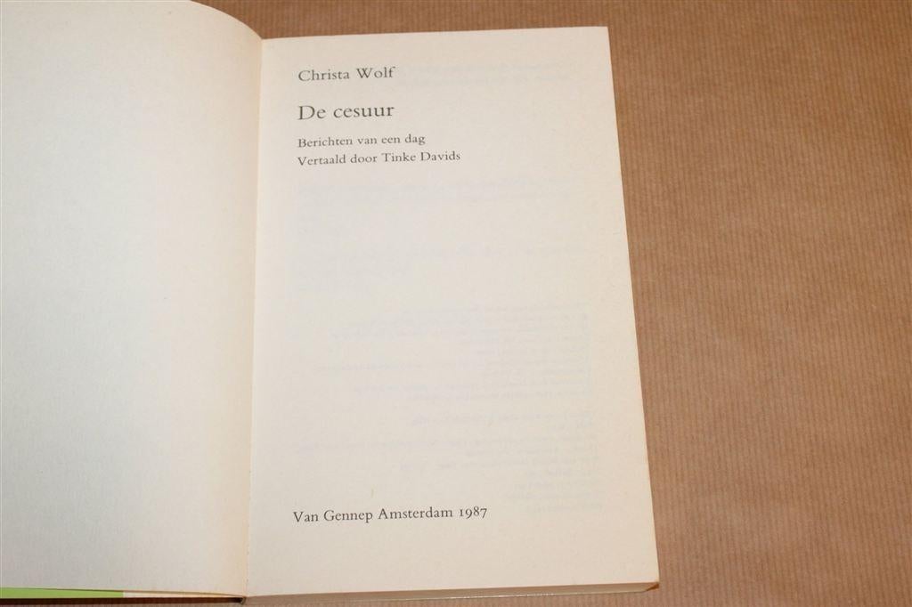 De Cesuur — Berichten van een Dag, Christa Wolf 1987, Ophalen of Verzenden, Gelezen