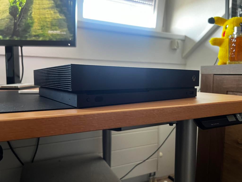 Xbox One X - 1TB (without controller), 1 speler, Zo goed als nieuw, Vanaf 3 jaar, Ophalen