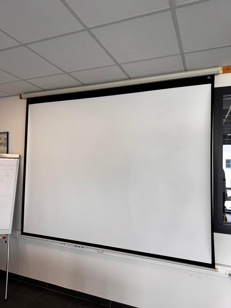 Beamer en projectie scherm, Ophalen of Verzenden, Zo goed als nieuw, Overige resoluties, Epson