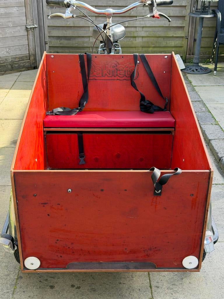 Stevige Bakfiets van de fietsfabriek met zitje en gordels, Fietsen en Brommers, Fietsen | Bakfietsen, Ophalen, Gebruikt, 4 kinderen of meer