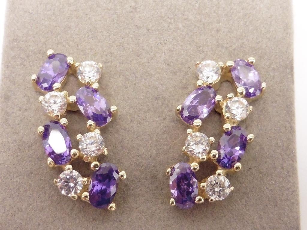 Gouden oorknopjes met zirkonia                           G74, Gebruikt, ., Paars, Ophalen of Verzenden