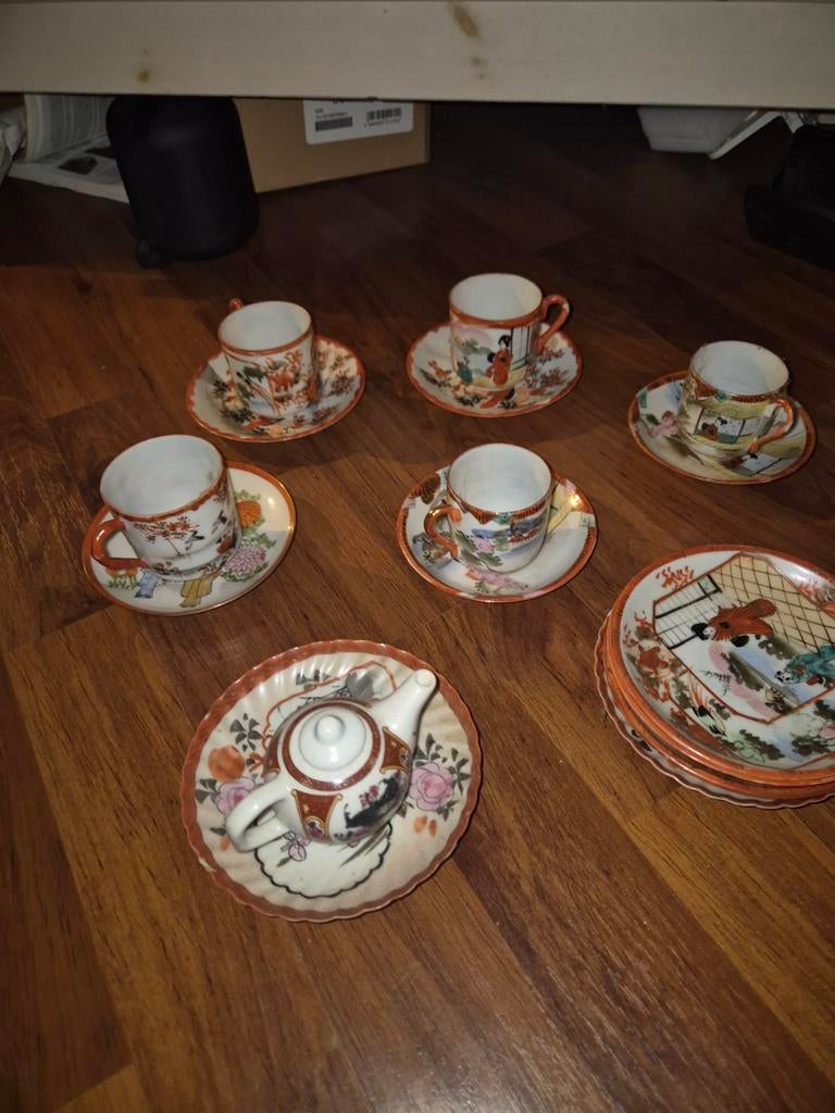 Mooi oud Chinees porselein met kannetje en schoteltje, Ophalen of Verzenden