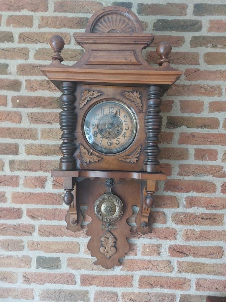 Antieke wandklok, Ophalen