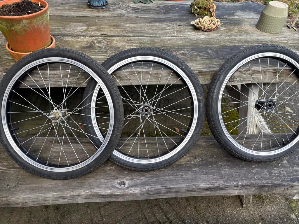 3 nieuw fietsbanden op velg, 20 inch, Ophalen, Zo goed als nieuw, Algemeen, Wiel