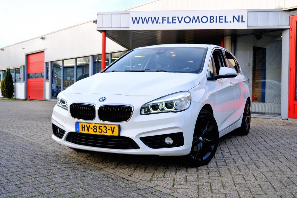 BMW 2-serie Active Tourer 216d Essential Aut. Pano|Navi|Clim, Auto's, BMW, Stof, Gebruikt, 116 pk, Wit