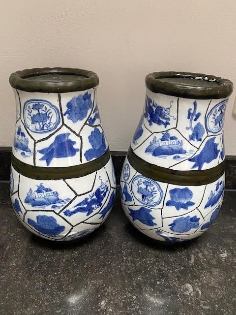 Set van 2 Chinese vazen met bijzondere beschildering, Antiek en Kunst, Antiek | Vazen, Ophalen